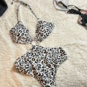 SHEIN Black and White Leopard Print One-Piece Swimsuit